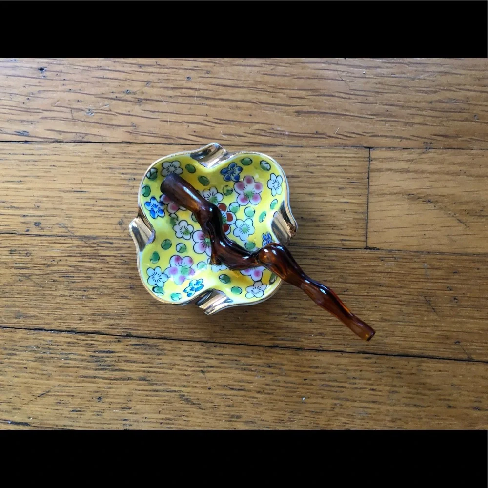 Vintage Hand Painted Floral Ashtrays Made in Japan - Picture 8 of 10